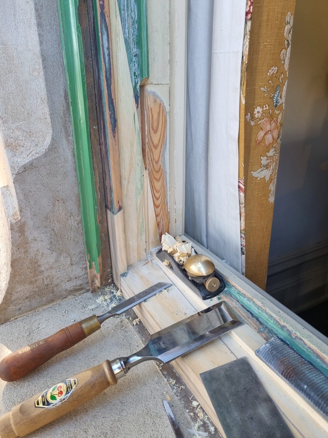 Sash window, Buda
